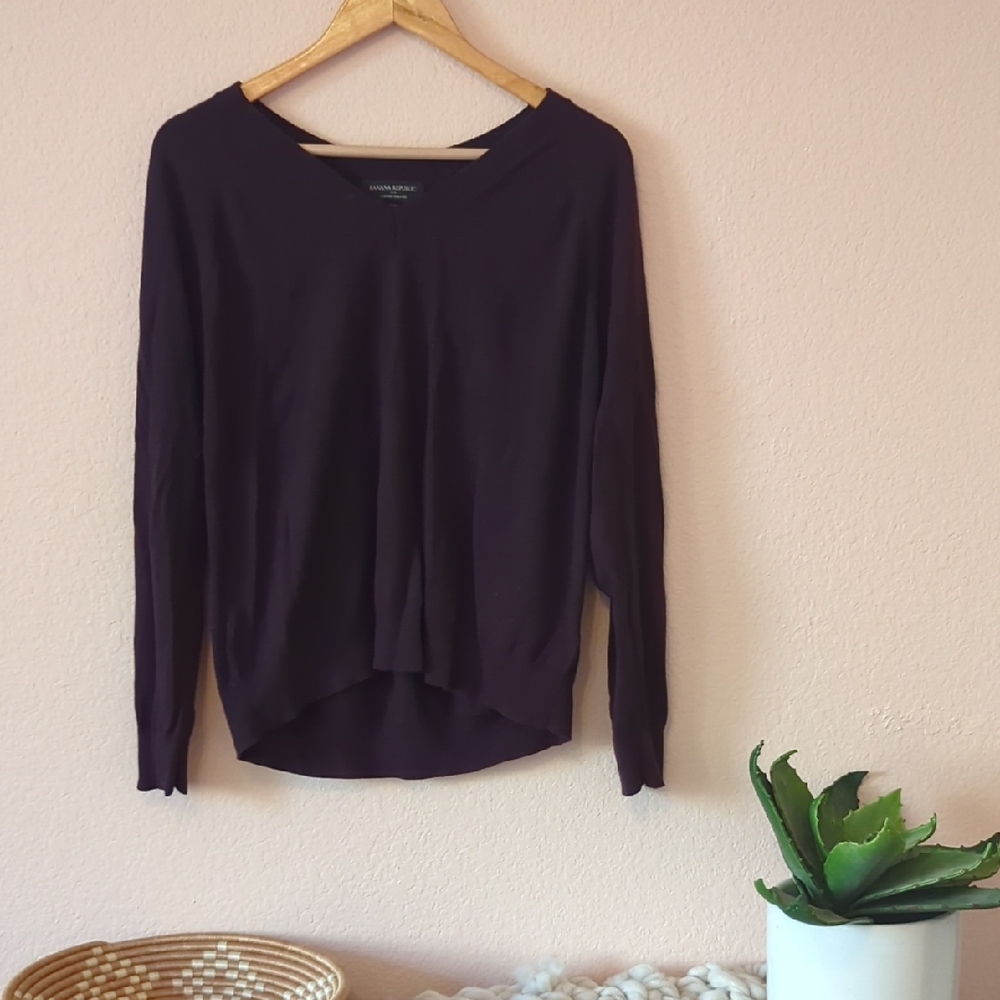 Banana Republic Women's Deep Purple V-Neck Sweater